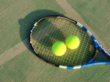 ソフトテニスのラケット、後衛の場合の選び方とポイント